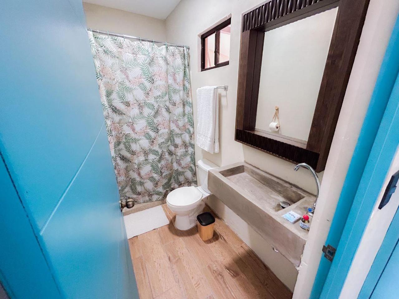 ホテル Reef On The Water Tamanique 部屋 写真